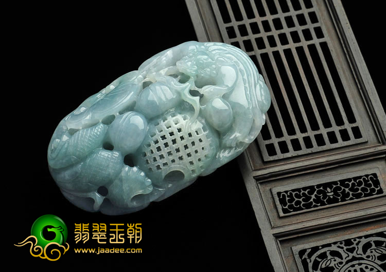 糯冰种晴水缅甸翡翠A货貔貅手玩件