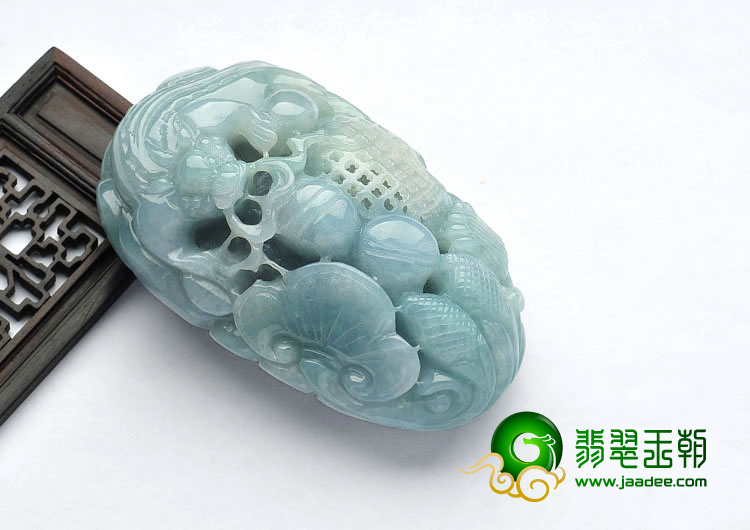 糯冰种晴水缅甸翡翠A货貔貅手玩件
