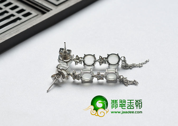 玻璃种强莹光缅甸翡翠A货镶白金耳坠（真钻）