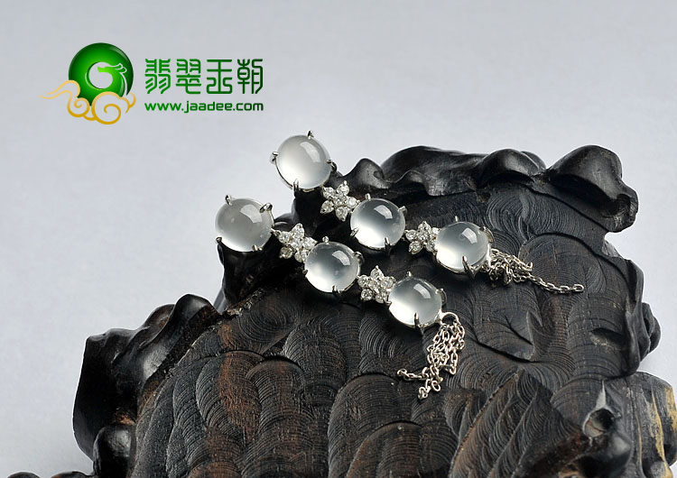 玻璃种强莹光缅甸翡翠A货镶白金耳坠（真钻）