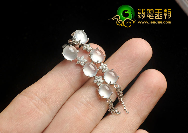 玻璃种强莹光缅甸翡翠A货镶白金耳坠（真钻）