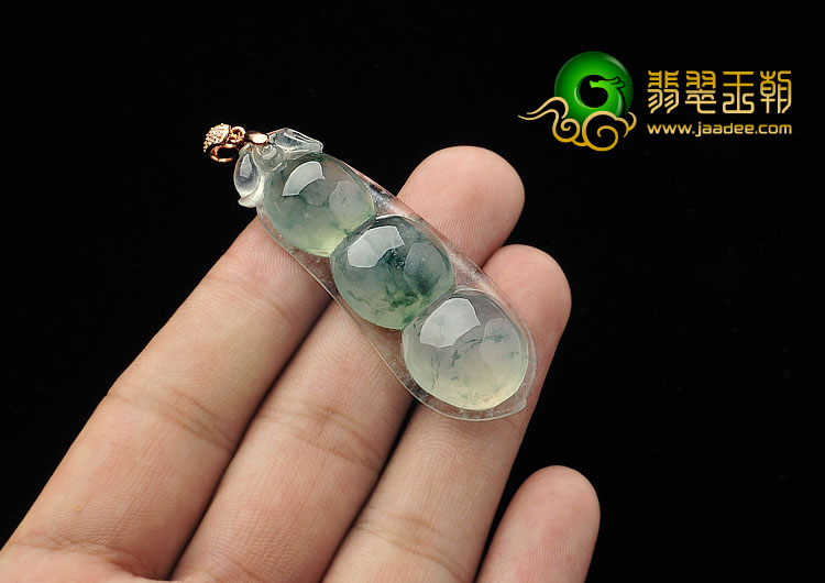 冰种飘花缅甸翡翠A货四季豆挂件
