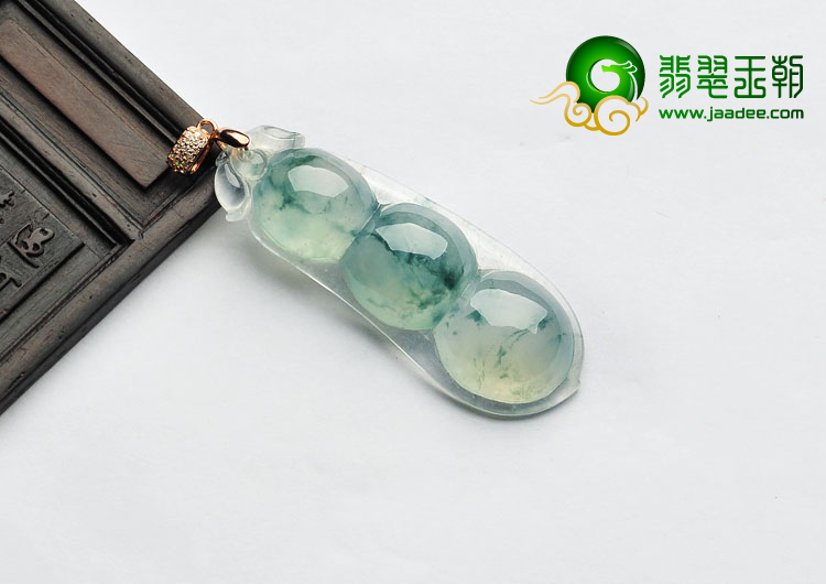 冰种飘花缅甸翡翠A货四季豆挂件