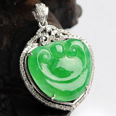 冰种翠色满绿缅甸翡翠A货镶白金如意胸坠（真钻）