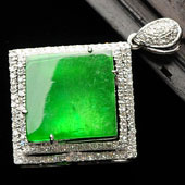 冰玻种阳绿满绿缅甸翡翠A货镶白金菱形胸坠（真钻）
