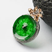 冰种阳绿缅甸翡翠A货镶白金平安扣胸坠（真钻）