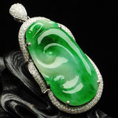 糯冰种阳绿缅甸翡翠A货镶白金如意胸坠（真钻）