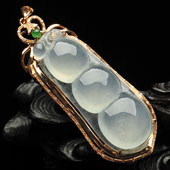 冰种无色缅甸翡翠A货镶玫瑰金四季豆胸坠（真钻）