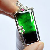 冰种墨翠缅甸翡翠A货镶白金方牌胸坠（真钻）