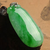 冰种翠色缅甸翡翠A货福瓜挂件