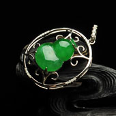 冰种阳绿缅甸翡翠A货镶白金葫芦胸坠（真钻）