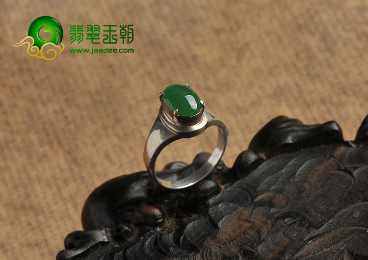 糯冰种菠菜绿缅甸翡翠A货戒面