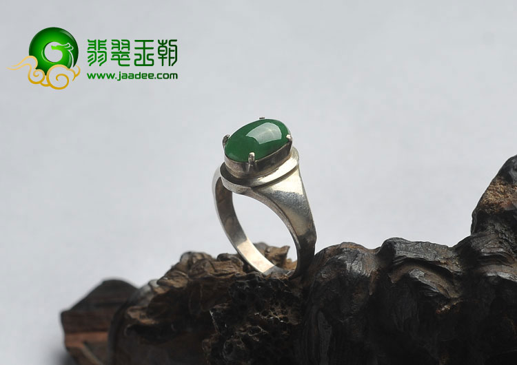 糯冰种菠菜绿缅甸翡翠A货戒面