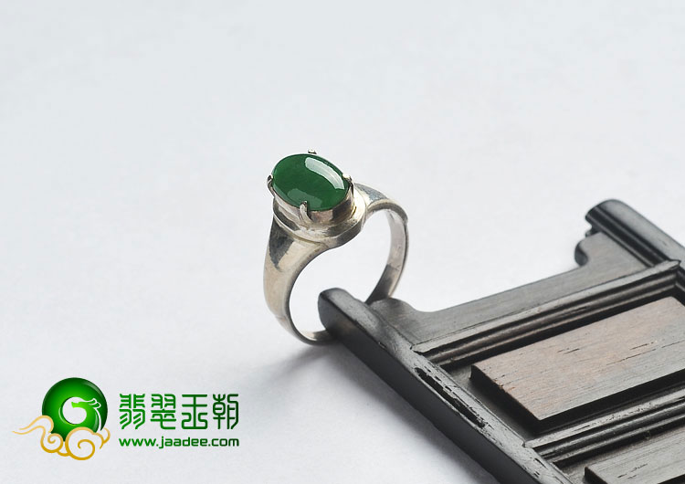 糯冰种菠菜绿缅甸翡翠A货戒面