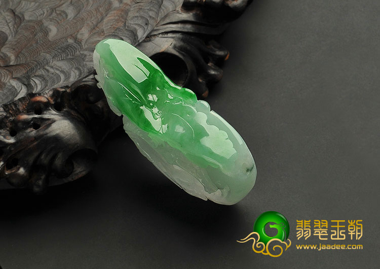（超值推荐）冰种带翠缅甸翡翠A货一路连科挂件