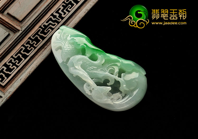 （超值推荐）冰种带翠缅甸翡翠A货一路连科挂件