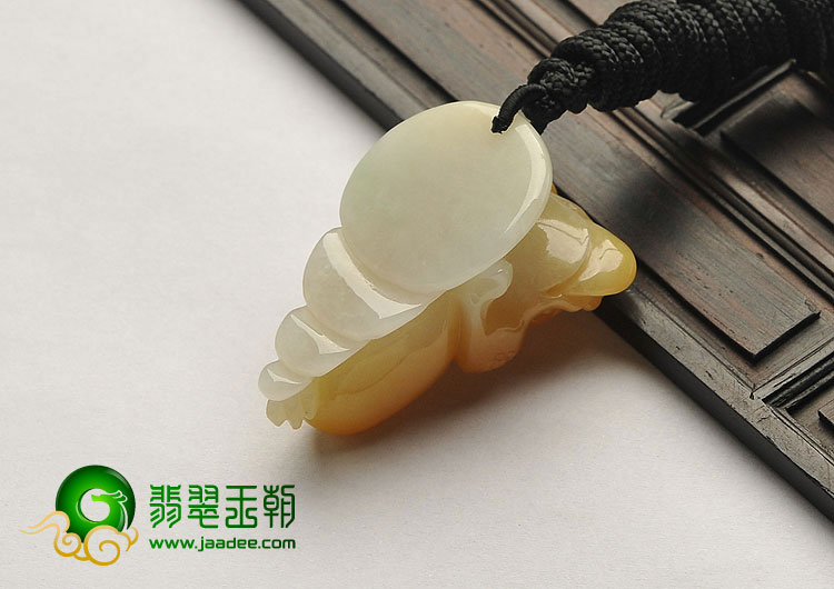 糯冰种黄翡略飘花缅甸翡翠A货招财进宝挂件