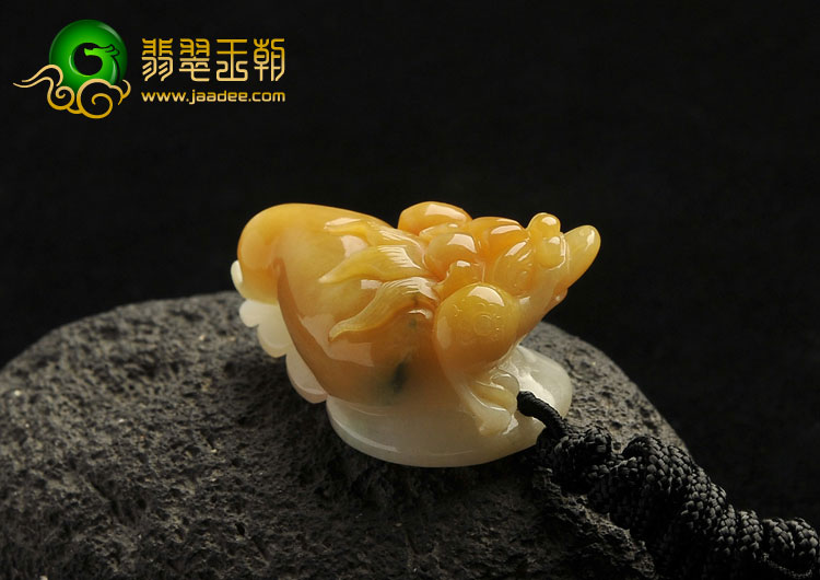 糯冰种黄翡略飘花缅甸翡翠A货招财进宝挂件