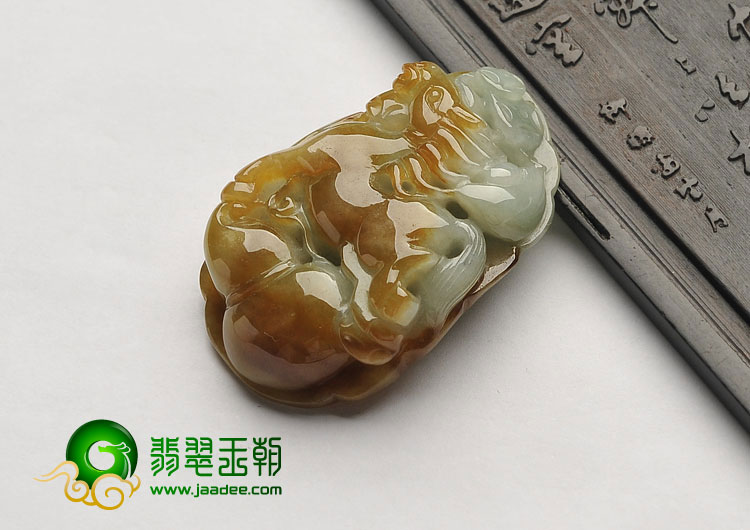 糯冰种晴水褐黄翡缅甸翡翠A货马牌挂件