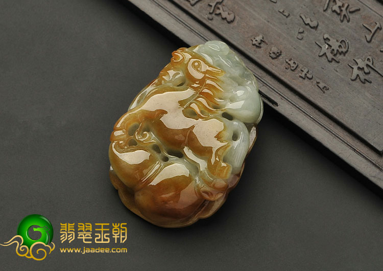 糯冰种晴水褐黄翡缅甸翡翠A货马牌挂件