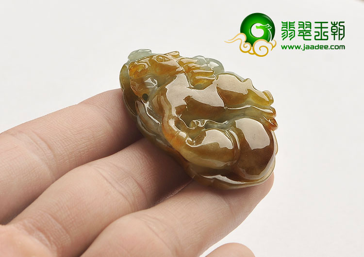 糯冰种晴水褐黄翡缅甸翡翠A货马牌挂件