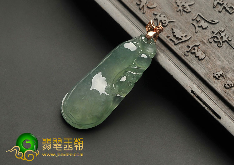 冰种晴水缅甸翡翠A货福瓜挂件