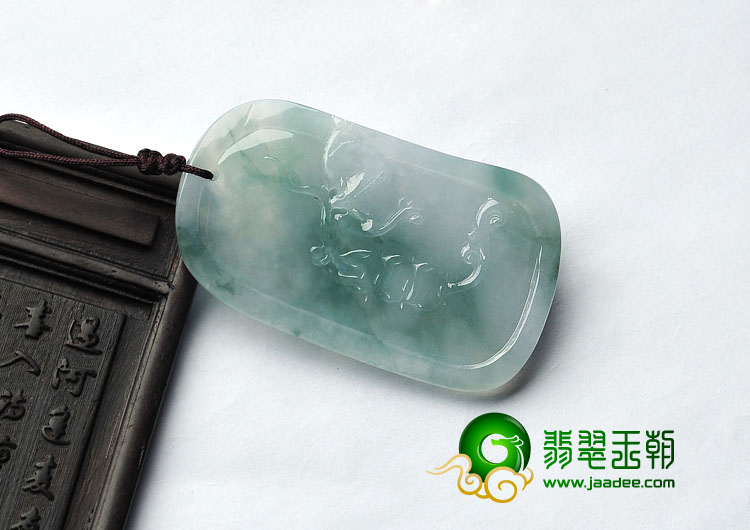 冰种飘花缅甸翡翠A货龙头挂件