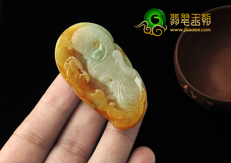 糯冰种淡黄加绿缅甸翡翠A货降龙罗汉挂件