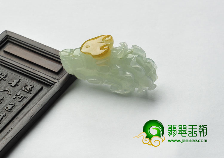 糯冰种晴水黄翡缅甸翡翠A货白菜挂件