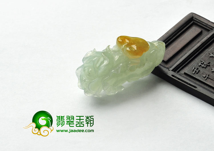 糯冰种晴水黄翡缅甸翡翠A货白菜挂件