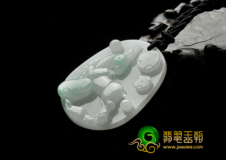 糯冰种略飘翠缅甸翡翠A货生肖羊挂件