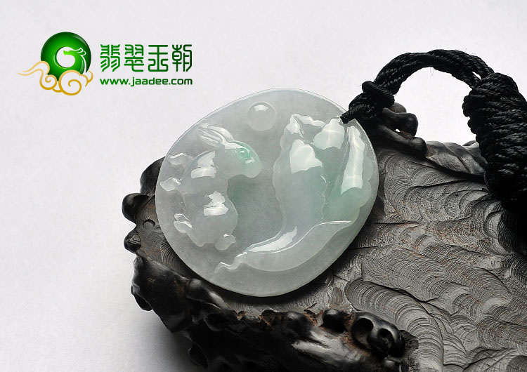 糯冰种略飘翠缅甸翡翠A货玉兔挂件