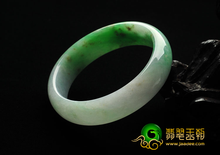 糯冰种翠色缅甸翡翠A货手镯（59.5mm）