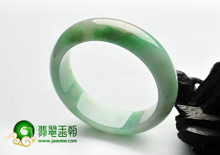 糯冰种翠色缅甸翡翠A货手镯（56mm）