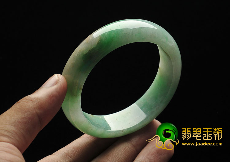 糯冰种翠色缅甸翡翠A货手镯（56mm）