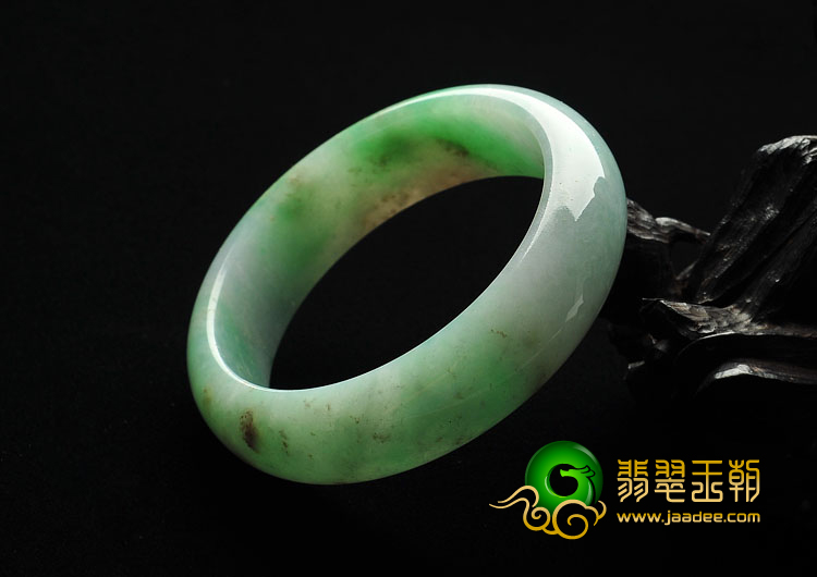 糯冰种翠色缅甸翡翠A货手镯（56mm）