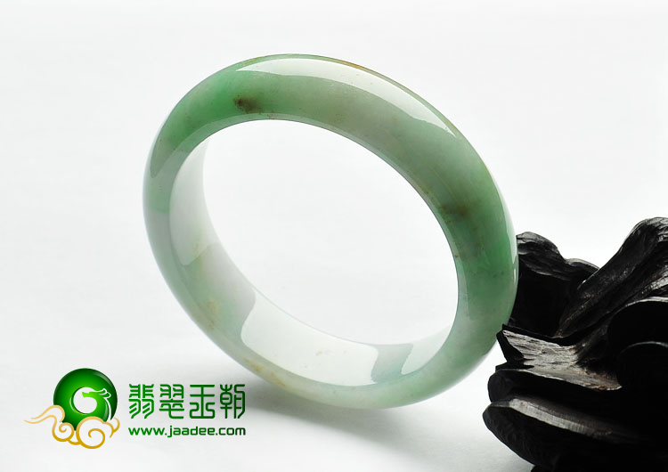 糯冰种翠色缅甸翡翠A货手镯（55.8mm）