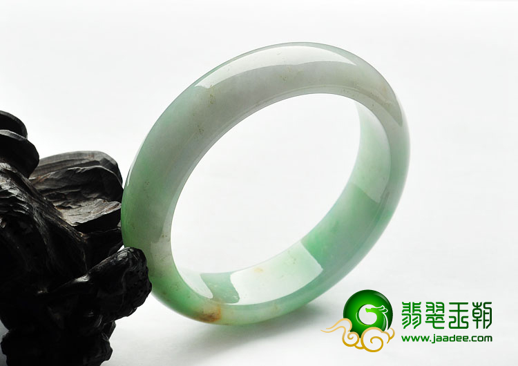 糯冰种翠色缅甸翡翠A货手镯（55.8mm）