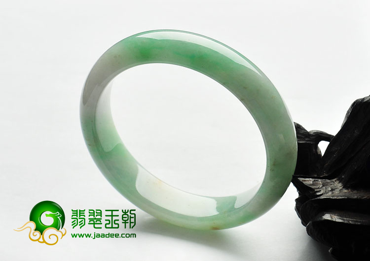 糯冰种翠色缅甸翡翠A货手镯（56.1mm）