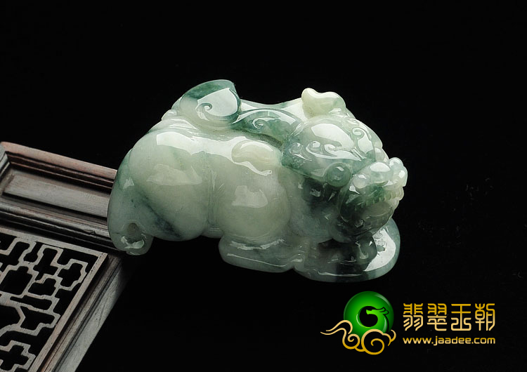 糯冰种飘花缅甸翡翠A货貔貅挂件/手玩件