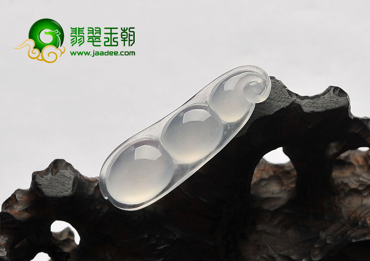 冰玻种无色缅甸翡翠A货四季豆挂件