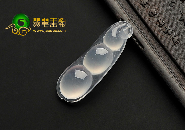 冰玻种无色缅甸翡翠A货四季豆挂件