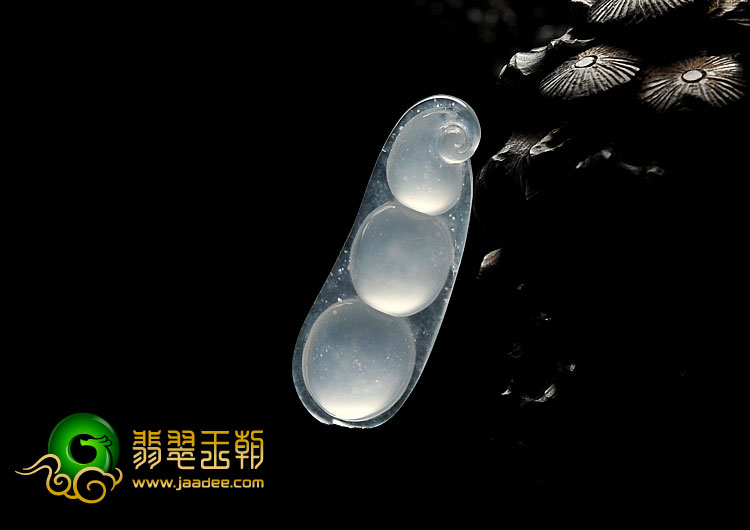 冰玻种无色缅甸翡翠A货四季豆挂件