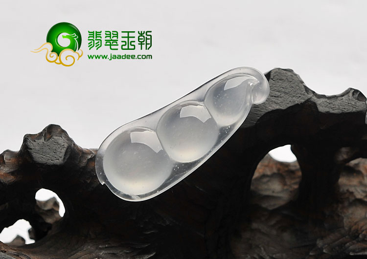 冰玻种无色缅甸翡翠A货四季豆挂件