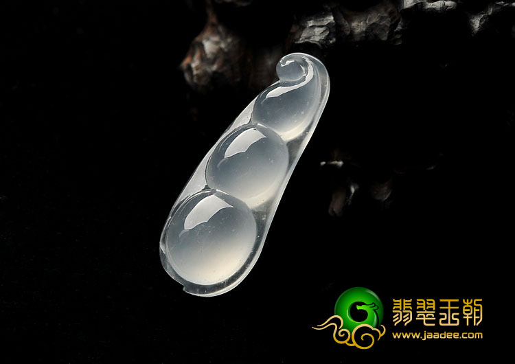 冰玻种无色缅甸翡翠A货四季豆挂件