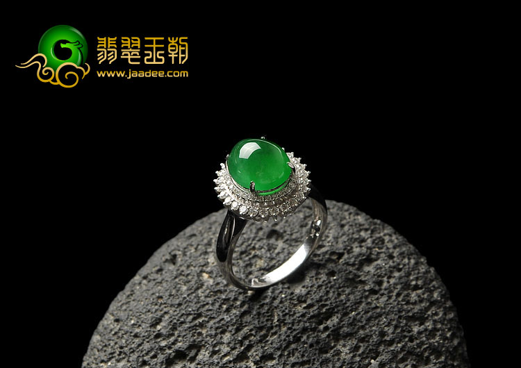 （超值推荐）冰种正阳绿缅甸翡翠A货镶白金满绿戒指（真钻）