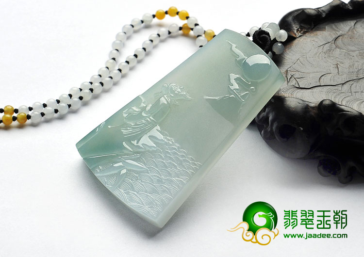 （超值推荐）冰种晴水缅甸翡翠A货望月怀远挂件