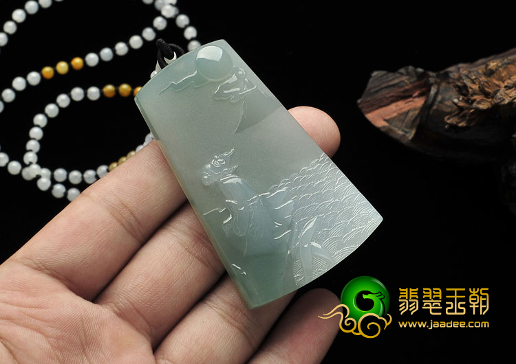 （超值推荐）冰种晴水缅甸翡翠A货望月怀远挂件