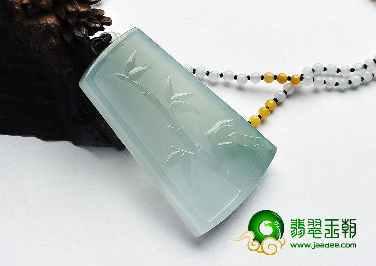 （超值推荐）冰种晴水缅甸翡翠A货望月怀远挂件