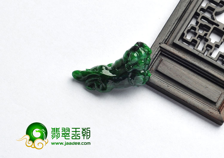 糯冰种癣加绿缅甸翡翠A货貔貅挂件